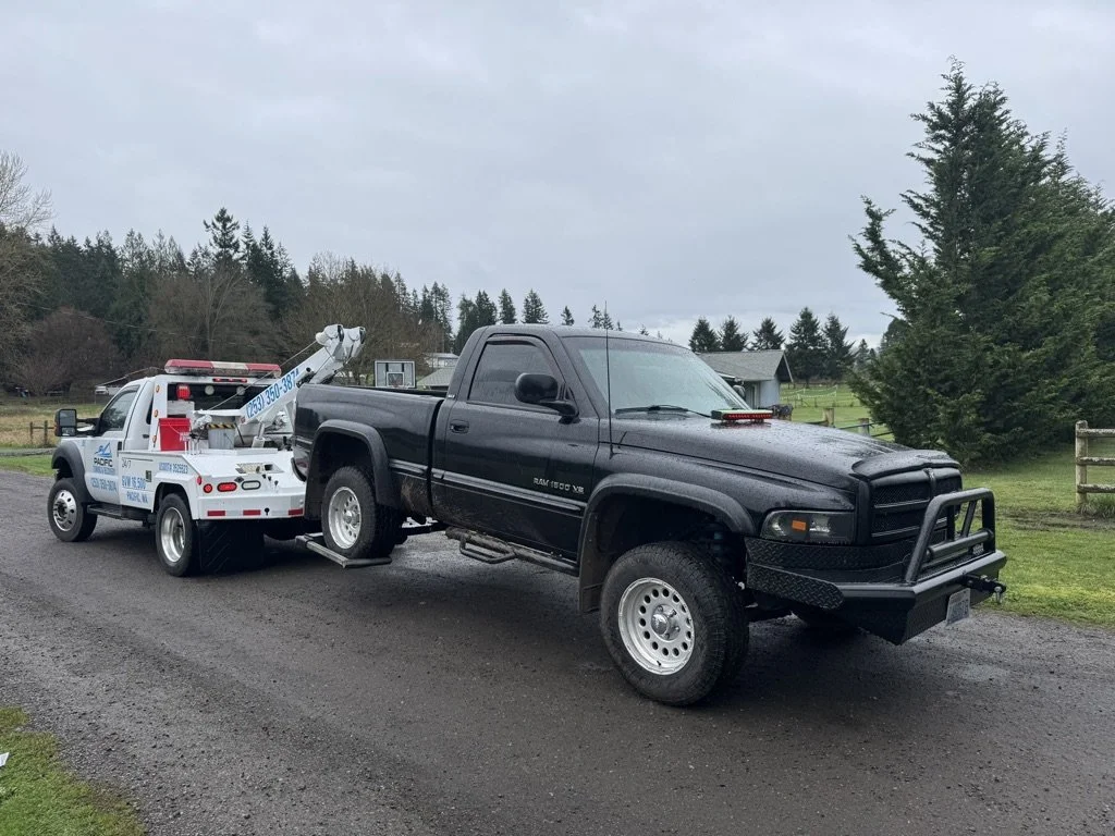 Pacific Towing & Recovery flatbed tow truck safely transporting an SUV in Pacific, Washington